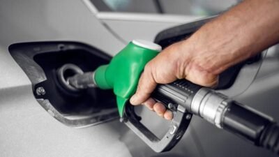 Kaynak Cnnturk.com Akaryakıt fiyatlarındaki son değişim pompaya yansıdı. Motorin litre