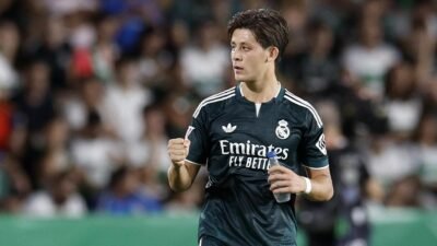 Real Madrid forması giyen milli futbolcu Arda Güler, Elche deplasmanında
