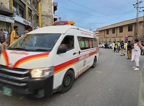 Pakistan’ın Khyber Pakhtunkhwa eyaletindeki Dera Ismail Khan kentinde bomba yüklü
