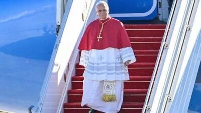 Papa, 18 yıl sonra ilk resmi devlet ziyareti için Fransa’da! Dört günlük ziyaret için bugün TSİ 11:00’de Fransa’ya iniş yapan