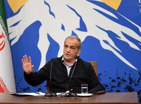 Pezeşkiyan’dan ABD’ye meydan okuma: İran teslim olmayacak İran Cumhurbaşkanı Mesud Pezeşkiyan, sanal medya hesabından yaptığı açıklamada, ABD’nin