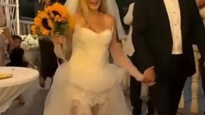 Paylaş “Tuttu Fırlattı Kalbimi” şarkısıyla tanınan şarkıcı Gökçe Dinçer müzisyen