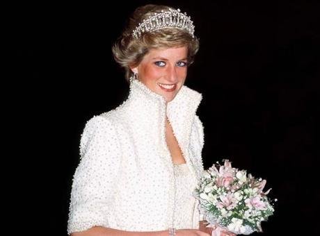 Sır gibi saklanan telefon görüşmesi 29 yıl sonra sızdı! Prenses Diana’nın ölümünün ardından Kral Charles’ın sözleri şoke etti Prenses Diana’nın 1997’deki ölümünün üzerinden yıllar geçmesine rağmen, o dönemde