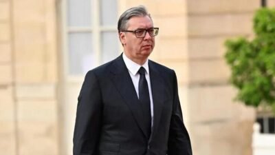 Sırbistan Cumhurbaşkanı Aleksandar Vucic, görevinden istifa ettiğini ve kararı imzaladığını