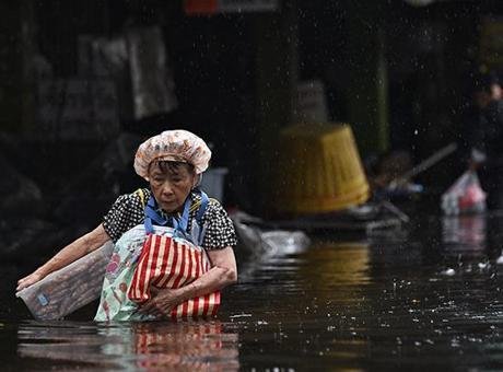 Tayland’da şiddetli yağışlar hayatı olumsuz etkiliyor. Tayland Afet Önleme ve