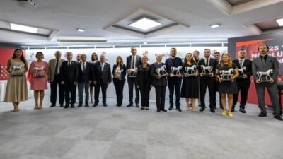 TJK’DAN DEMİRÖREN MEDYA’YA İKİ ÖDÜL Demirören Medya, Türkiye Jokey Kulübü (TJK) tarafından düzenlenen Nimet Üyken
