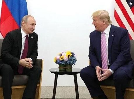 ABD Başkanı Trump, Washington’dan Texas’a gitmeden önce havalimanında basın mensuplarının