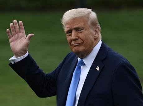 Trump, bir etkinliğe katılmak üzere gittiği Kuzey Carolina eyaletinde uçaktan