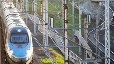 Ülkede makinistler greve gitti, tren seferlerinde kriz çıktı! ‘5 bin dakikayı aştı’ Polonya’nın kamu yayıncısı TVP World’ün haberine göre, Polonya genelinde makinistler