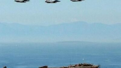 Yunanistan’da dikkat çeken hareketlilik! ’70 savaş uçağı havalandı’ Kathimerini gazetesinin haberine göre, “Aleksandros” isimli tatbikatla Yunanistan Silahlı Kuvvetleri’nin