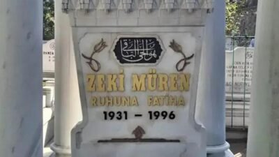 Zeki Müren, vefatının 30’uncu yıl dönümünde mezarı başında anıldı! Kaynak DHA Merhum sanatçı Zeki Müren, vefatının 30’uncu yıl dönümünde