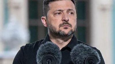 Zelenskiy, sosyal medya hesaplarından paylaştığı video mesajında, Rusya hava sahasını