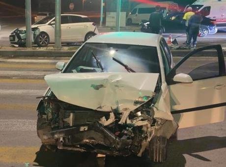 Aksaray’da 3 araç ile bir motosikletin karıştığı zincirleme trafik kazasında