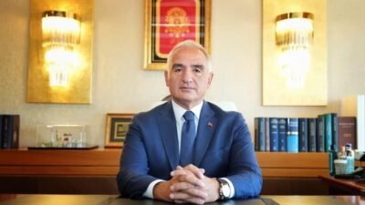 Kültür ve Turizm Bakanı Mehmet Nuri Ersoy, Burdur Müzesi koleksiyonundan