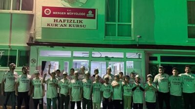 Kaynak DHA Arda Güler, Bolu’daki hafızlık öğrencilerine imzalı forma gönderdi.