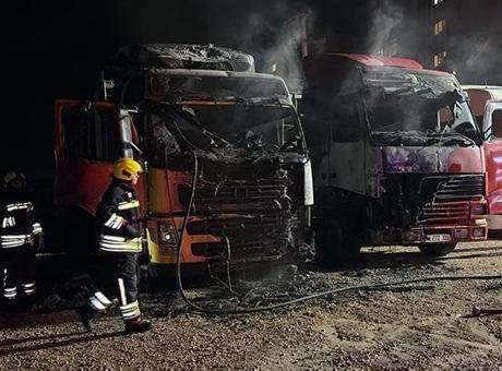 Yangın, Dağkent Mahallesi’nde meydana geldi. Edinilen bilgiye göre, park halinde