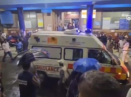 Hindustan Times gazetesinin polis yetkililerine dayandırdığı haberine göre, Batı Bengal’in