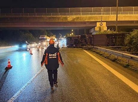 Azerbaycan uyruklu Anar Y. idaresindeki 07-ZB-253 plakalı parfüm yüklü tır,