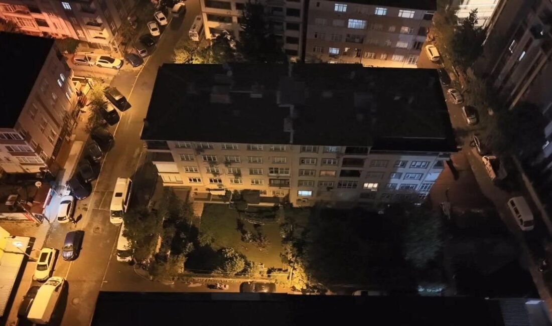 Paylaş Eyüpsultan’da kolonlarından ses gelen 5 katlı bina tahliye edildi