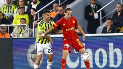 KAÇTI Göztepe’nin sağ kanattan kullandığı korner sonrası kale alanına gelen