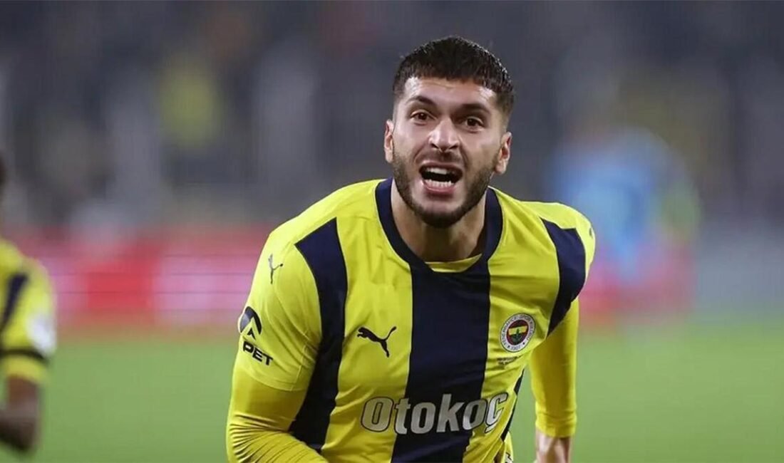 Fenerbahçe’de sürpriz ayrılık ihtimali Kaynak Fanatik Fenerbahçe’de bu sezon forma şansı bulduğu maçlarda sergilediği