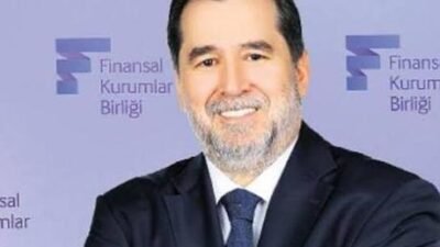 Fon soruşturmasında adı geçiyordu! Ali Emre Ballı Çekmeköy’de araç içerisinde ölü bulundu Olay, saat 15.40 sıralarında Çekmeköy Sırapınar Mahallesi’nde meydana geldi. İddiaya