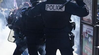 Fransa alev alev! Eylemciler polisle çatıştı: Eğitim 1 hafta durduruldu Yerel basında yer alan haberlere göre, 17 Eylül’de başlayan ve
