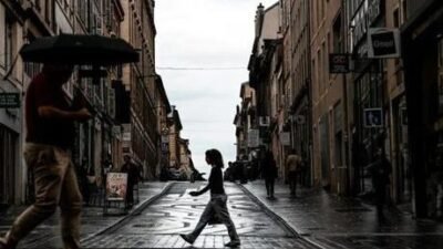 Fransa’nın batısında ve kuzeyindeki 15 vilayette Austen Fırtınası nedeniyle turuncu