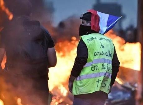 Fransa’da 17 Ekim’deki protestoların ardından yaşanan yağma ve şiddet olayları