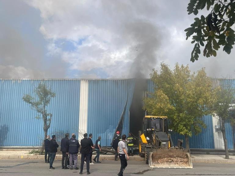 Gaziantep’te pamuk fabrikasında yangın Kaynak DHA Paylaş Gaziantep’te 2’nci Organize Sanayi Bölgesi’nde faaliyet gösteren