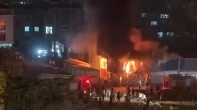 Hatay’da işçilerin kaldığı konteynerde yangın Haberlerimizi Google’da Takip Edin Gelişmelerden anında haberdar olun. Google’da tercih