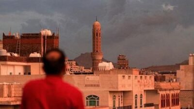 Husi tehdidi korkutuyor: Suudi Arabistan’da devlet çalışanlarına evden çalışma talimatı AFP’nin haberine göre,Suudi Arabistan’ın başkenti Riyad’daki devlet kurumları, Yemen’deki Husi
