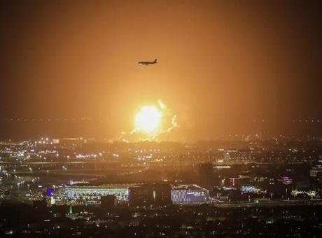 Yemen’deki Husiler, Suudi Arabistan’da başkent Riyad’daki Kral Halid Uluslararası Havalimanı,