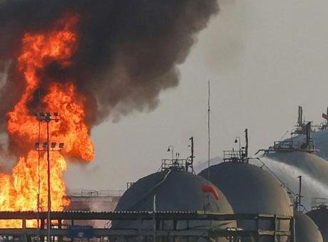 Husilerden Suudi Aramco’ya tahliye çağrısı: ‘Meşru bir hedef’ AFP’nin haberine göre, Suudi liderliğindeki koalisyonun Sanaa’daki bir petrol şirketini