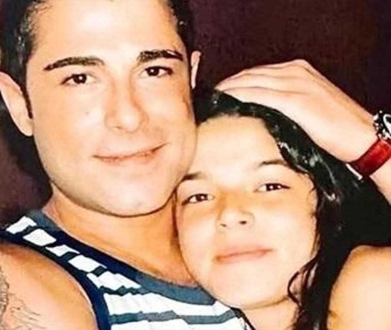 Kaynak Cnnturk.com Ünlü şarkıcı Atilla Taş’ın kızı Sezen Taş, Mersin’in