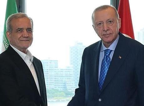 Cumhurbaşkanlığı tarafından yapılan açıklamaya göre, Pezeşkiyan, mesajında, Cumhuriyet Bayramı vesilesiyle,