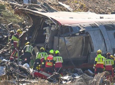 İspanya’da dün yerel saat ile 08:54’te iki hızlı trenin çarpışmasıyla
