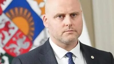 Letonya’da yeni hükümeti kurma görevi mevcut Başbakan Kulbergs’e verildi Letonya’nın kamu yayıncısı LSM’nin haberine göre, Cumhurbaşkanı Rinkevics, Kulbergs ile
