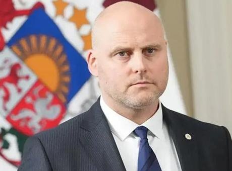 Letonya’nın kamu yayıncısı LSM’nin haberine göre, Cumhurbaşkanı Rinkevics, Kulbergs ile