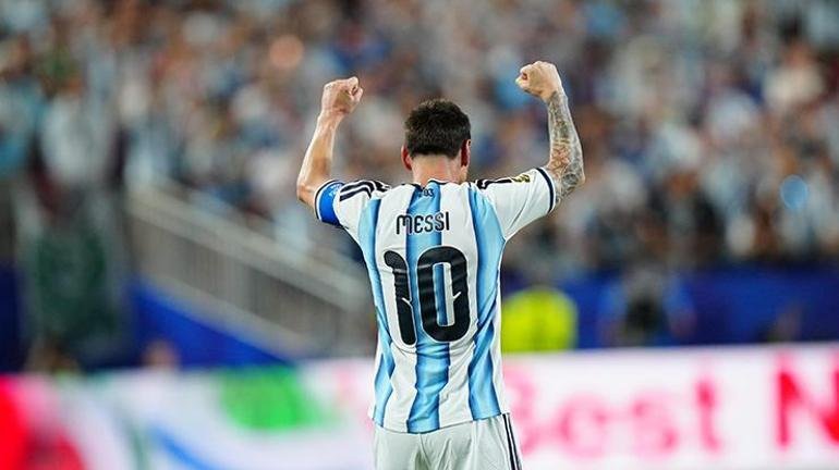 Kaynak Cnnturk.com Paylaş Lionel Messi, İspanya kulüplerinden CD Eldense’nin yeni
