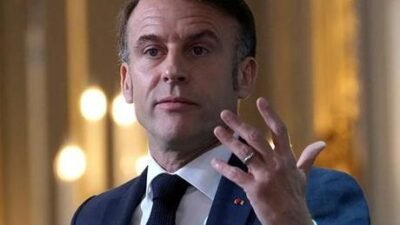 Fransa’da dünkü sarı yeleklilerin gösterilerinin ardından Macron, başkent Paris’teki Elysee
