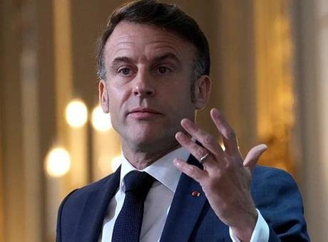 Fransa’da dünkü sarı yeleklilerin gösterilerinin ardından Macron, başkent Paris’teki Elysee