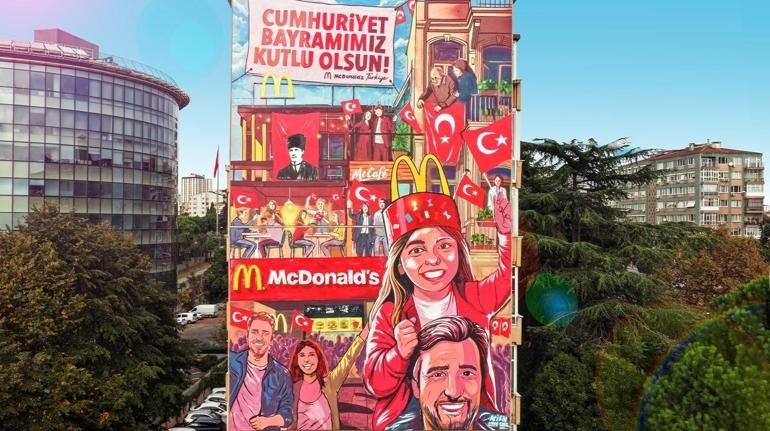 McDonald’s Türkiye, Cumhuriyet’in 103. yılını Beşiktaş’ta hayata geçirdiği özel grafiti