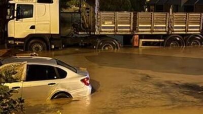 Kocaeli’de etkili olan sağanak nedeniyle bazı dereler taştı, ev ve