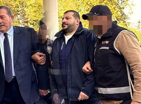 Muğla merkezli ihale soruşturmasında 18 tutuklama! Aralarında belediye başkanı ve oğlu da var Muğla Cumhuriyet Başsavcılığınca yürütülen soruşturma kapsamında gözaltına alınan şüphelilerin emniyetteki