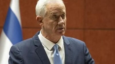 Netanyahu’nun rakibi Benny Gantz, seçime 8 gün kala yarıştan çekildi Yedioth Ahronoth gazetesinin haberine göre, Gantz, yaptığı açıklamada, “Önümüzdeki seçimlerde