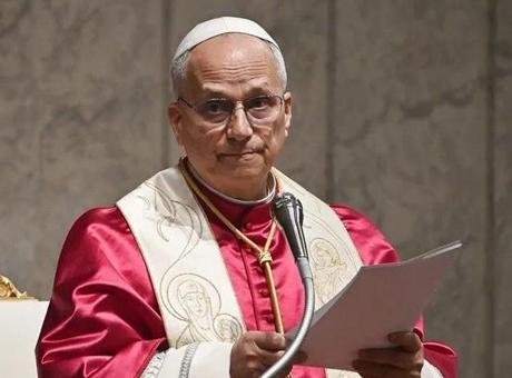 Vatikan’dan yapılan yazılı açıklamada, Papa’nın planlandığı üzere dün ameliyata alındığı