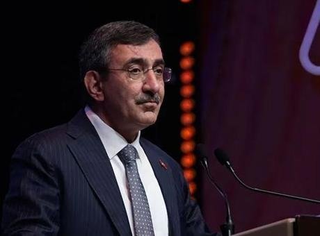 Sağanak yağışta akıma kapılan çocuk hayatını kaybetmişti! Cumhurbaşkanı Yardımcısı Yılmaz’dan başsağlığı mesajı Yılmaz, sosyal medya hesabından, İstanbul Fatih’te su birikintisinde elektrik akımına