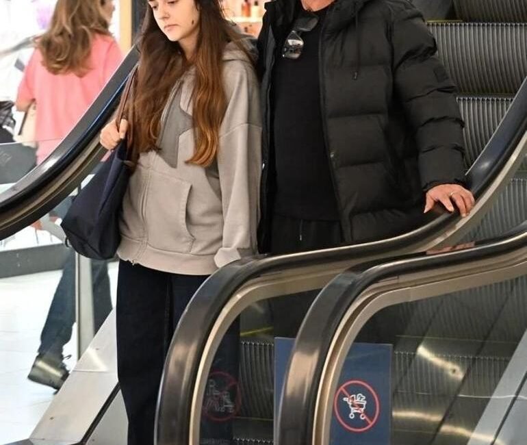 Paylaş Teoman, Ayşe Kaya ile evliliğinden olan 13 yaşındaki kızı