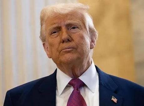 Trump, Ohio’da düzenleyeceği mitinge giderken Beyaz Saray çıkışında basın mensuplarına